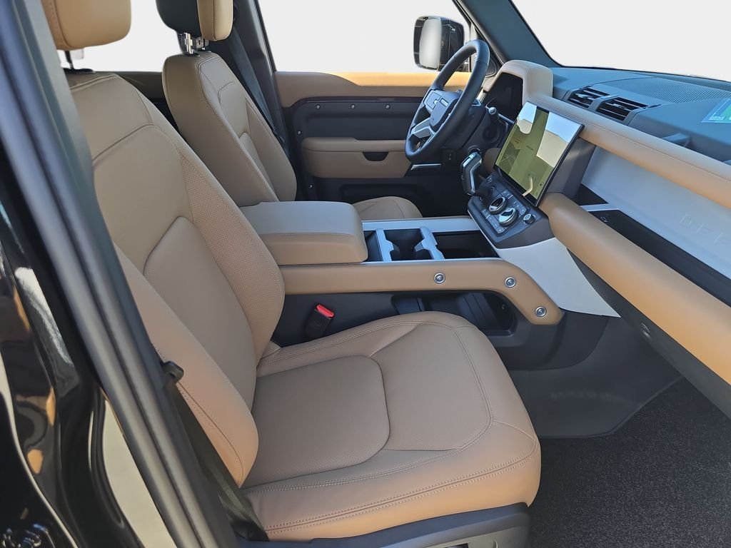 New 2026 Santorini Black LAND ROVER X-Dynamic SE image 10