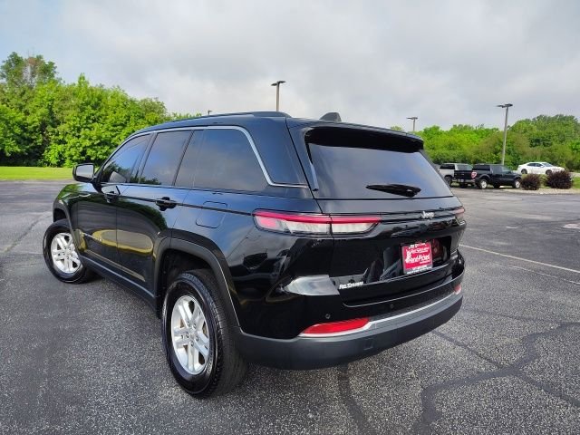 Used 2023 Black Jeep Laredo image 5