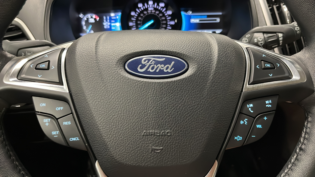 Used 2022 Rapid Red Metallic Tinted Clearcoat Ford SEL image 16