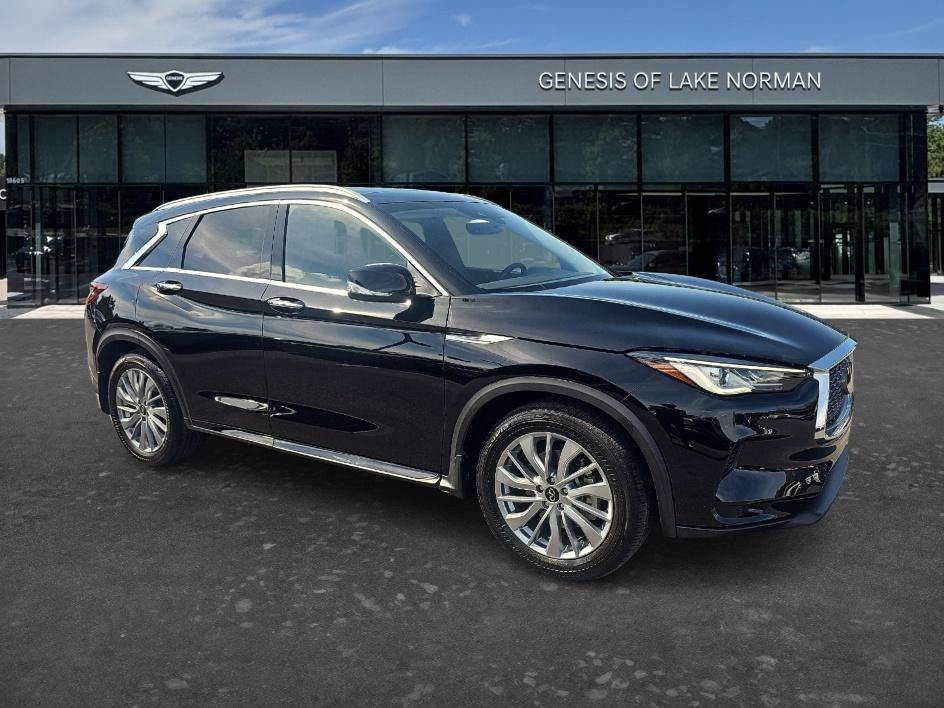 Used 2024 Black Obsidian INFINITI LUXE image 3