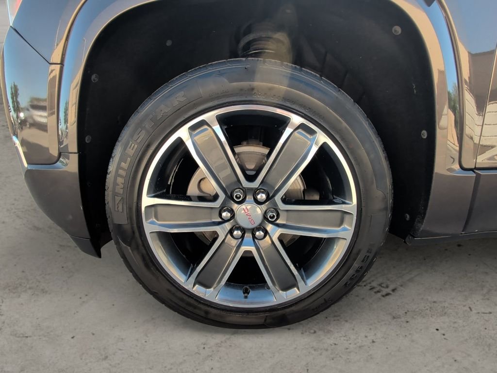 Used 2019 Silver GMC Denali image 9