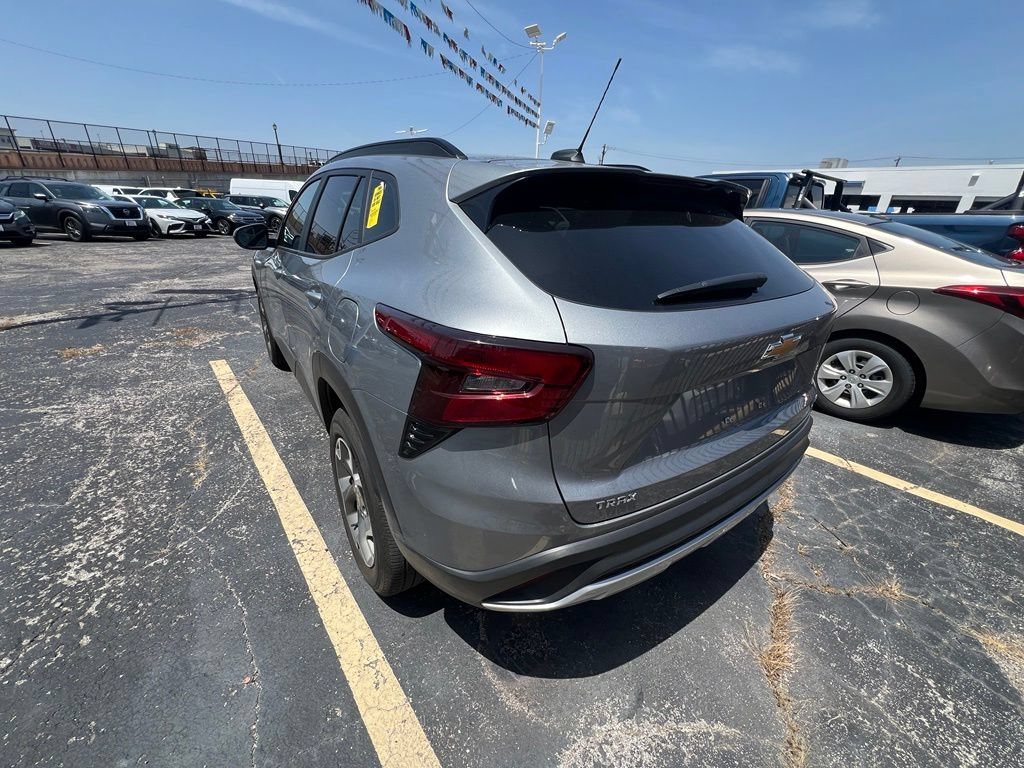 Used 2025 Sterling Gray Metallic Chevrolet LT image 3