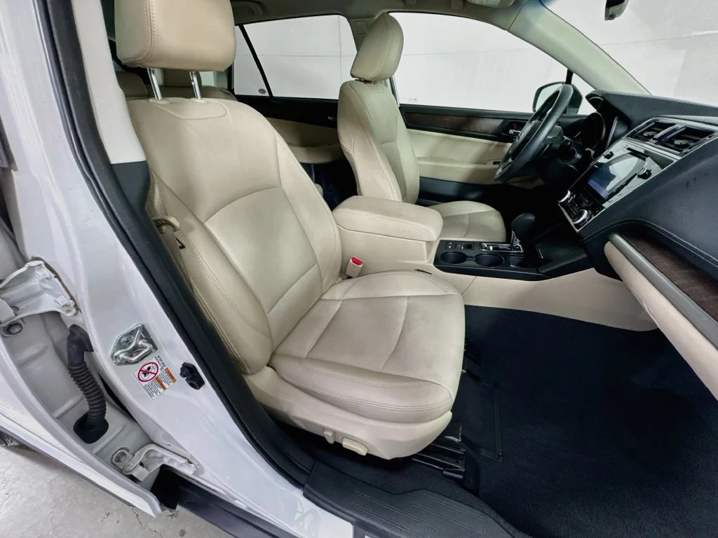 Used 2018 White Subaru 2.5i image 36