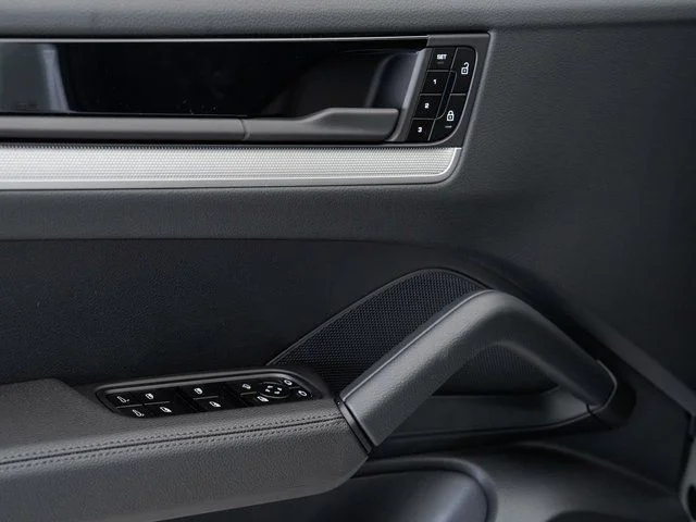 2025 Porsche Cayenne Base - Photo 8