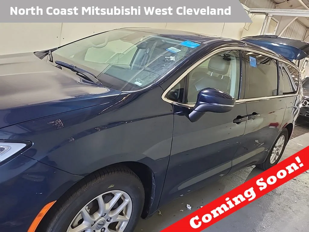 2023 Chrysler Pacifica Touring L's photo
