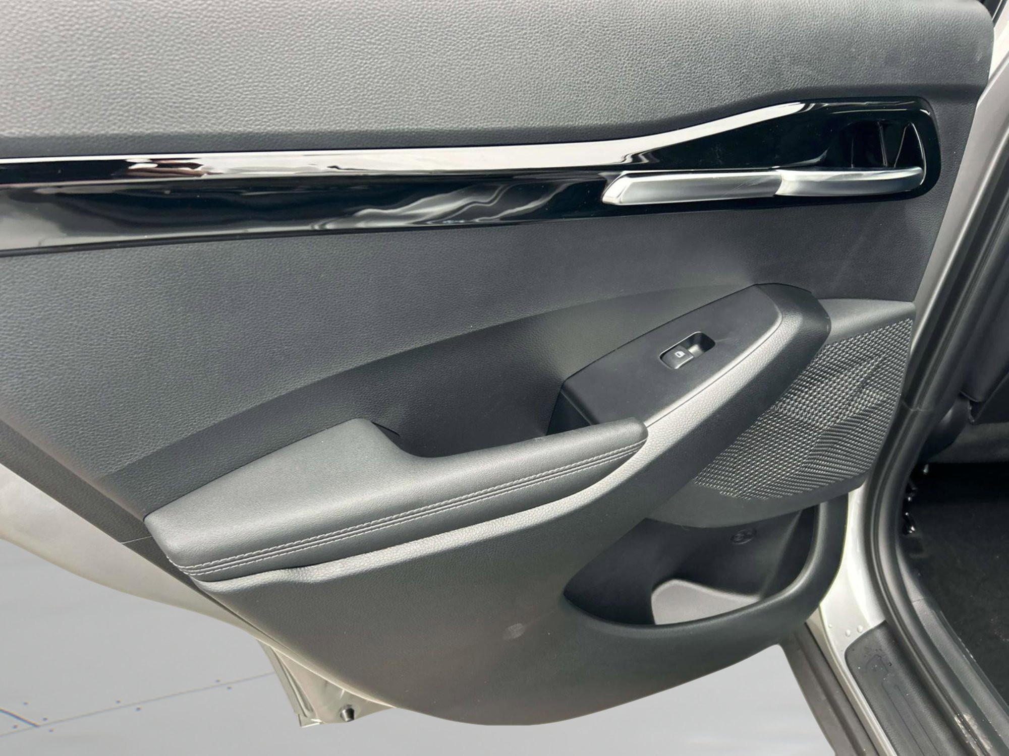 New 2026 Steel Gray Kia EX image 19