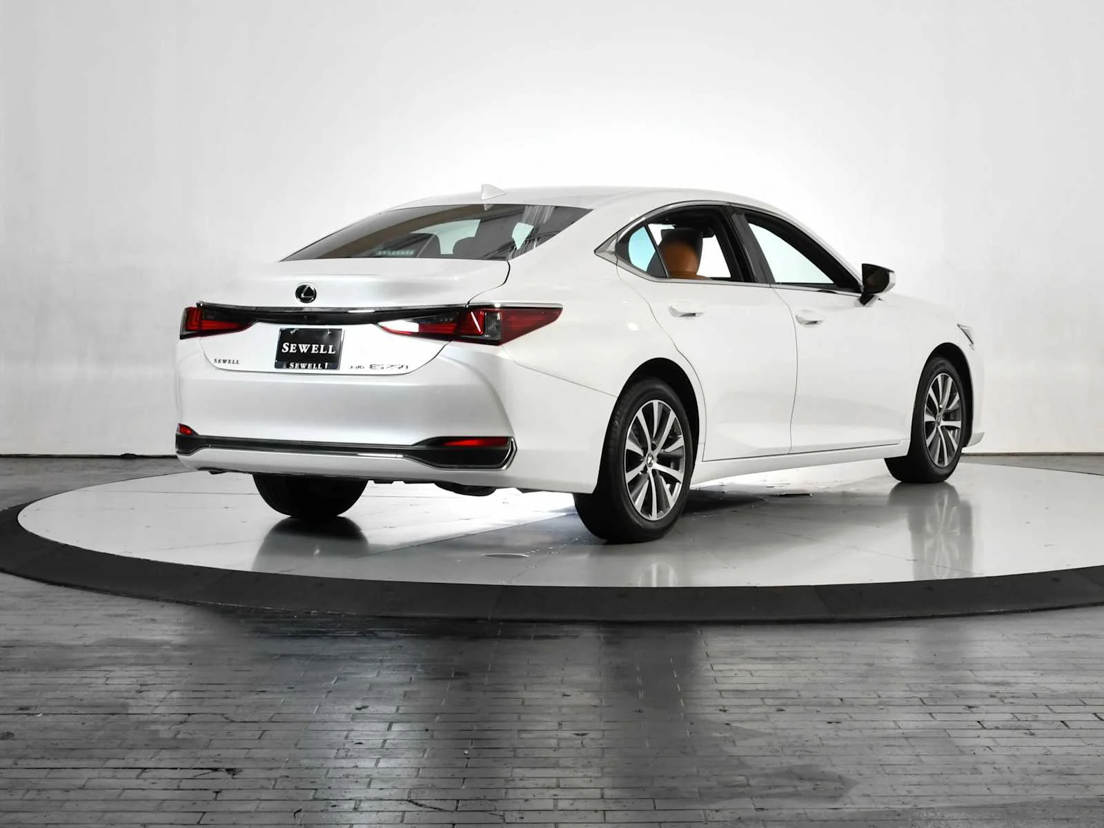Used 2021 Eminent White Pearl Lexus  image 7
