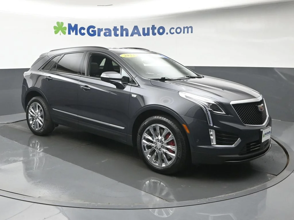 Used 2023 Green Cadillac Sport image 2