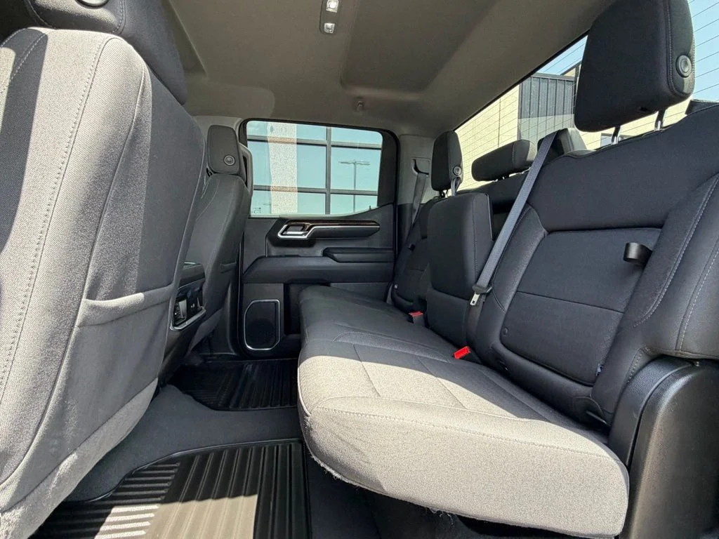 Used 2025 Gray GMC Elevation image 21