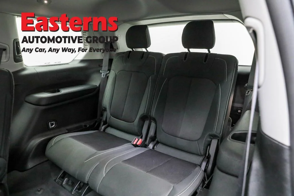 Used 2023 White Jeep Laredo image 26