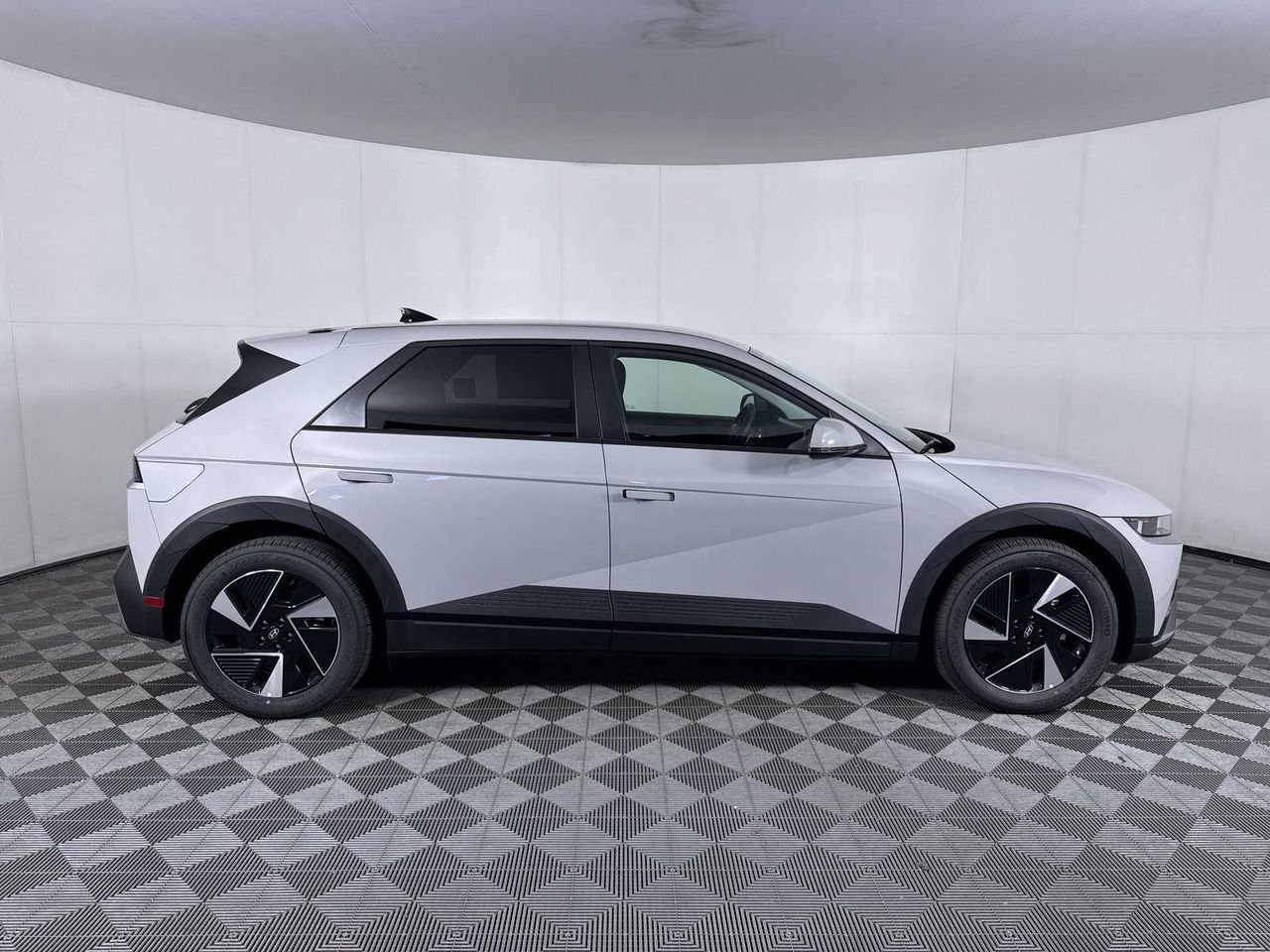 New 2027 Cyber Gray Hyundai SE image 4