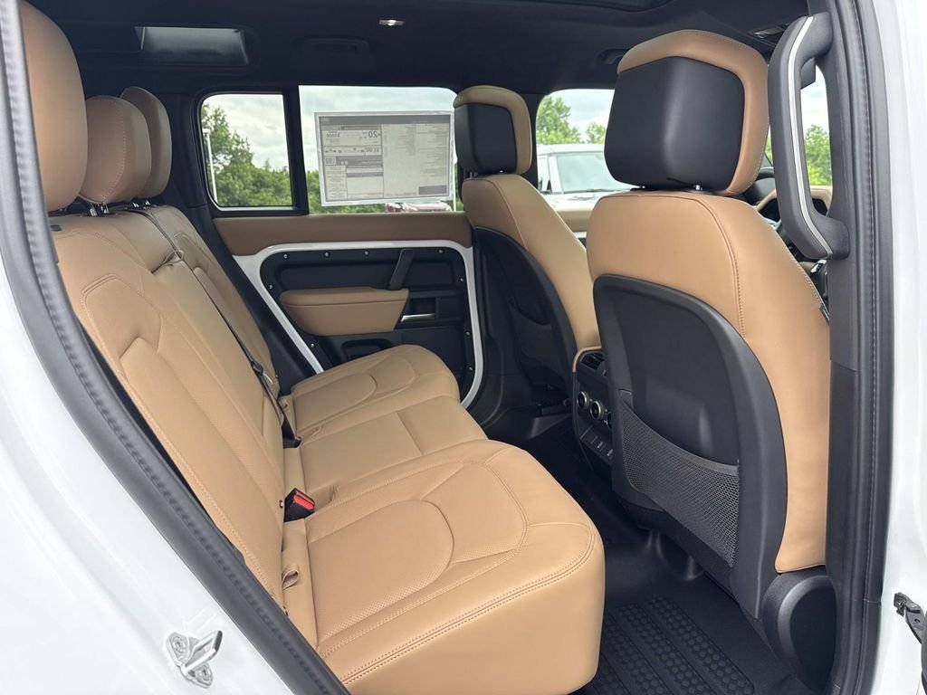 New 2026 Fuji White Land Rover X-Dynamic SE image 14