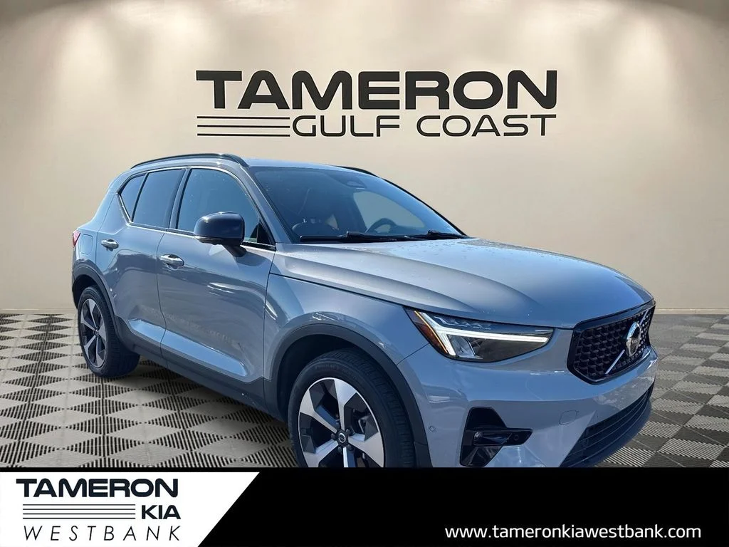 2024 Volvo XC40 B5 Plus Dark AWD's photo
