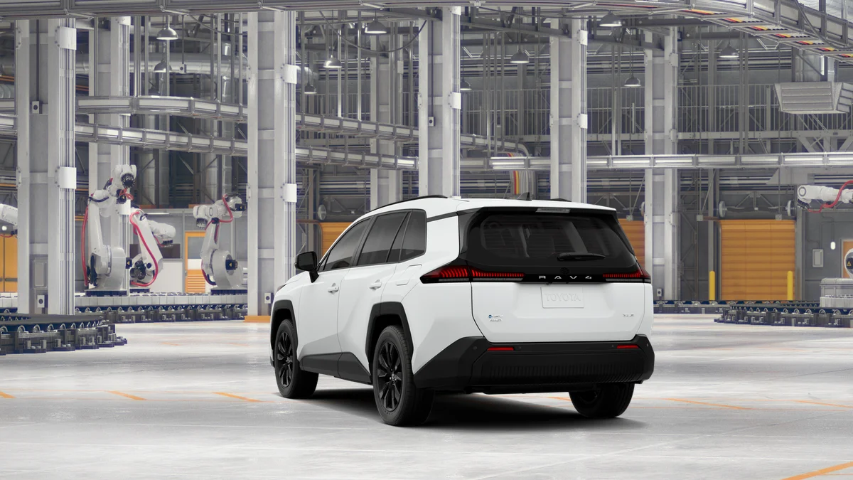 New 2026 Ice Cap Toyota XLE Premium image 7