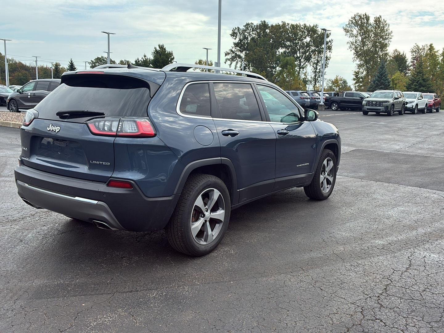 Used 2019 Blue Shade Pearlcoat Jeep Limited image 20