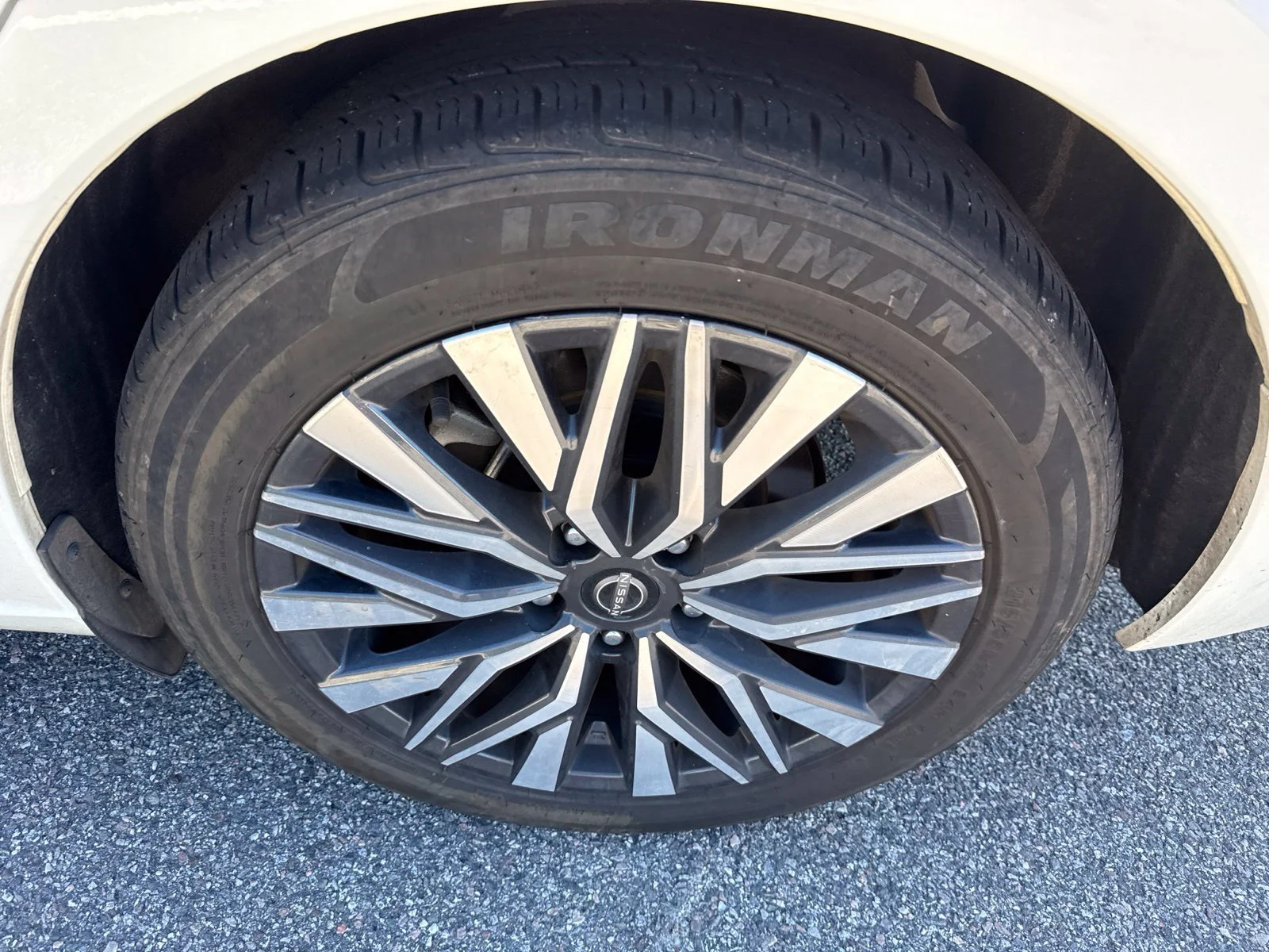 Used 2025 White Nissan 2.5 SV image 4