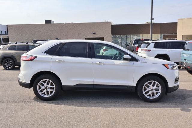 Used 2024 White Ford SEL image 3