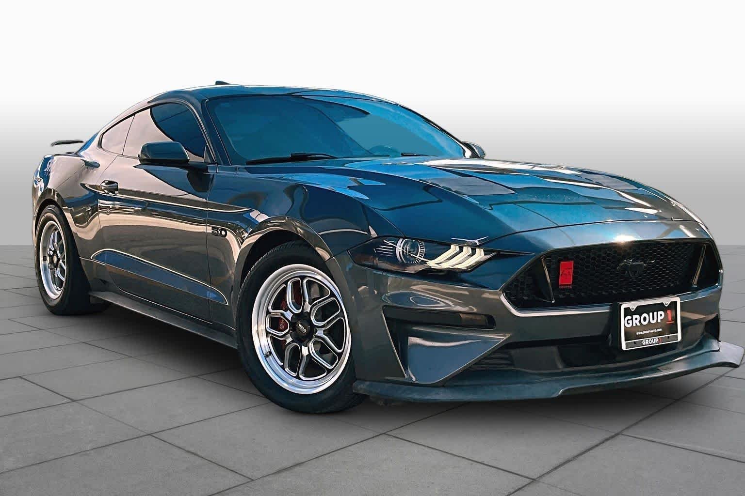 Used 2019 Magnetic Metallic Ford GT Premium image 3