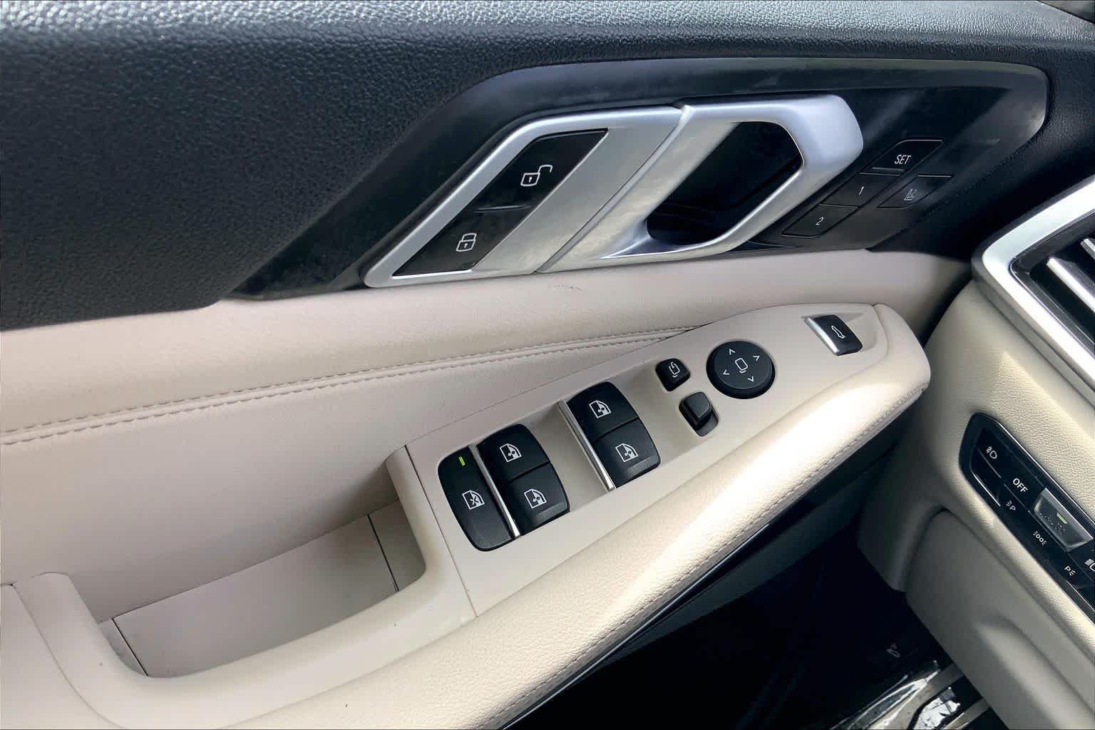 Used 2019 Sunstone Metallic BMW xDrive50i image 36