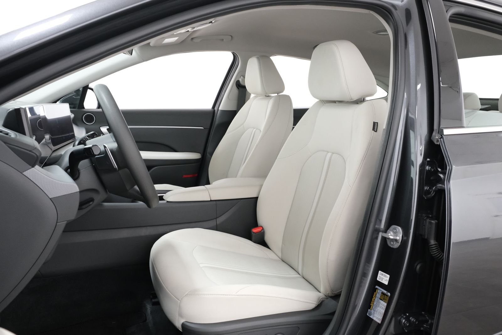 Used 2025 Portofino Gray Hyundai SEL image 28