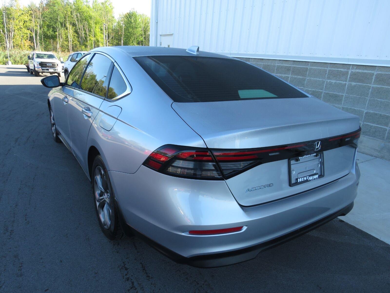 Used 2024  Honda EX image 17