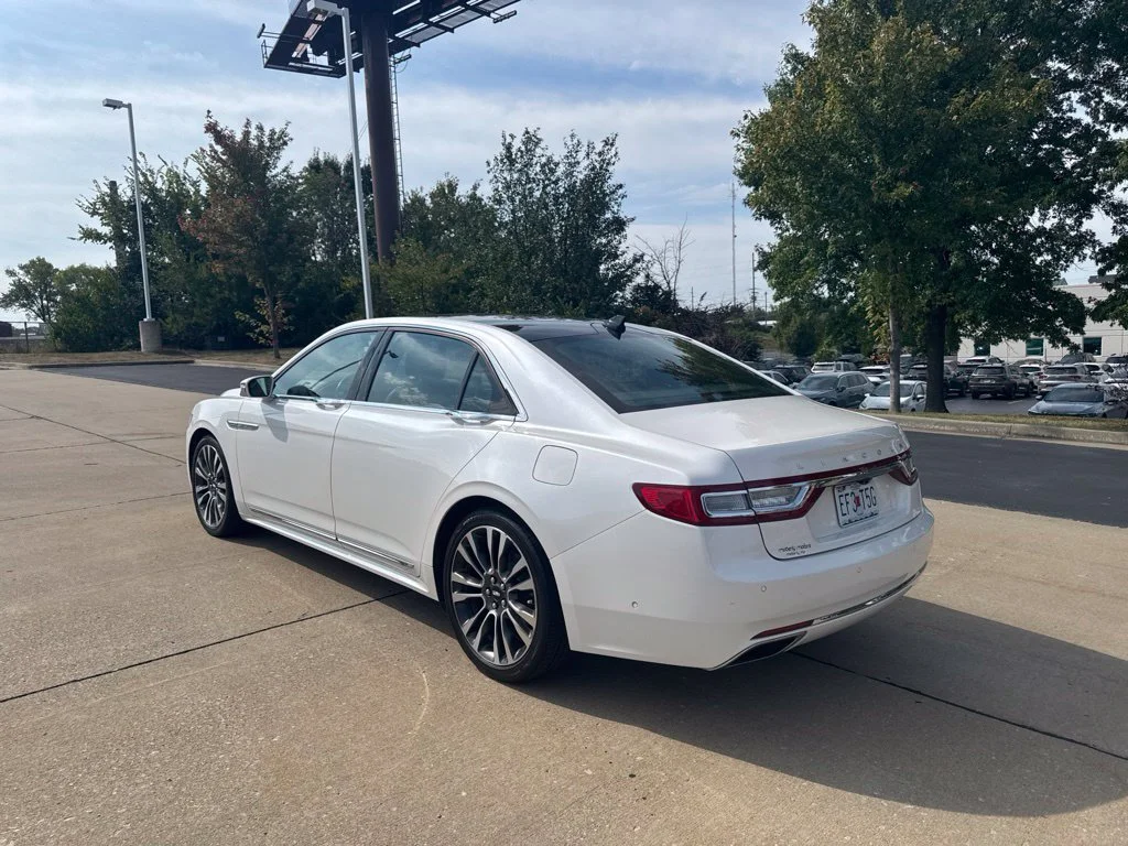 Used 2018 White Lincoln Select image 5