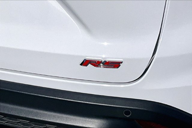 Certified Used 2025 Summit White Chevrolet 2RS image 26