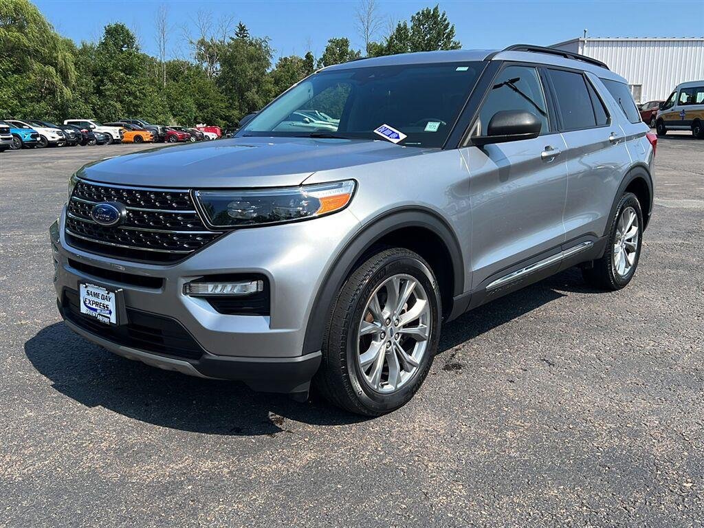 Used 2023 Iconic Silver Ford XLT image 18