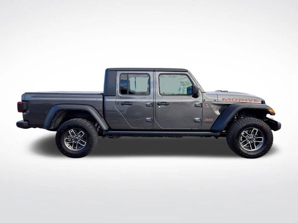 Used 2024 Gray Jeep Mojave image 2