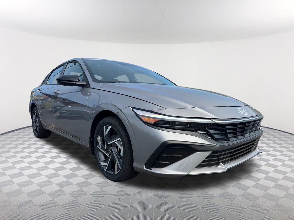 Used 2025 Silver Hyundai SEL Sport image 3
