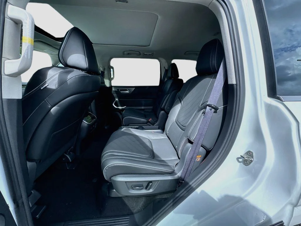 New 2027 RADIANT WHITE INFINITI Luxe 4WD image 26