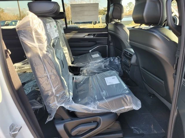 New 2026 Bright White Clear-Coat Exterior Paint Jeep Limited Altitude image 14
