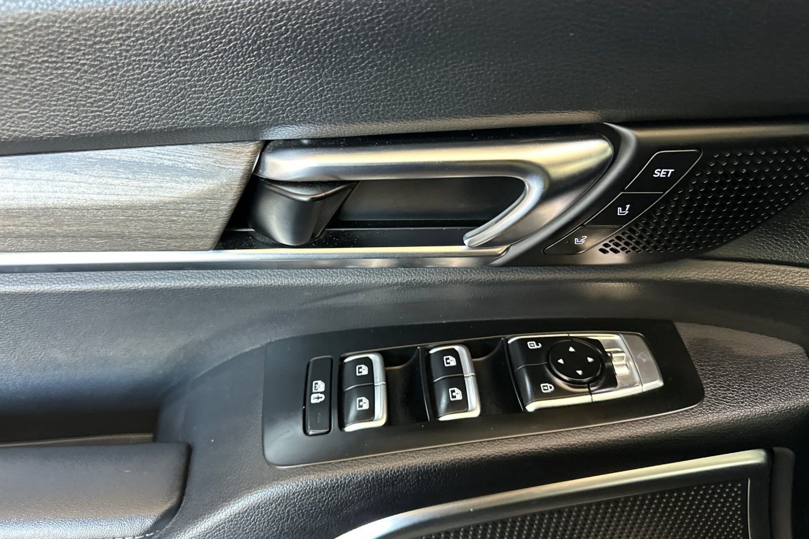 Used 2022 Black Kia SX image 11