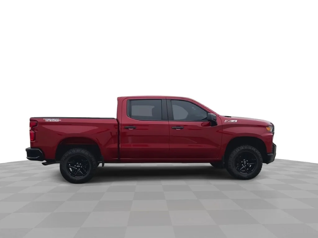 Used 2022 Red Chevrolet Custom Trail Boss image 9
