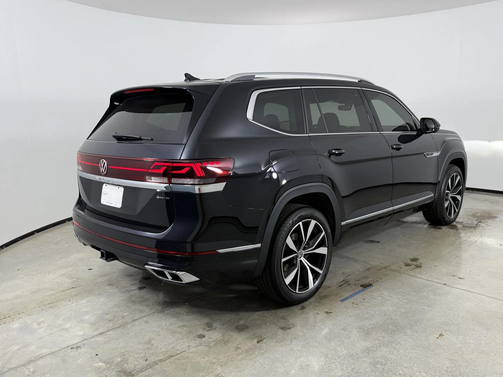 New 2026 Deep Black Pearl Volkswagen 2.0T SEL Premium R-Line image 5