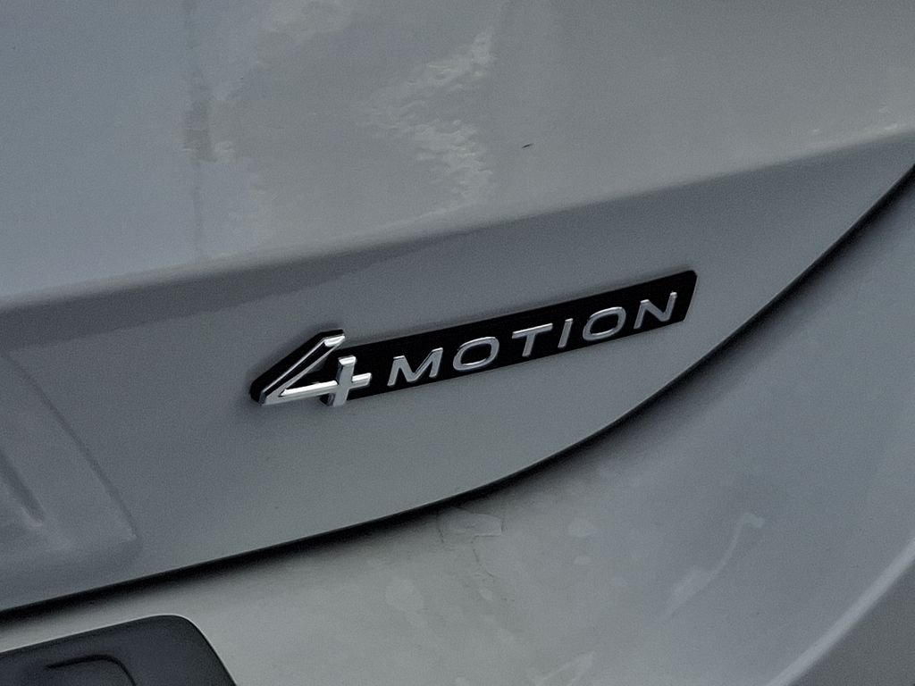 2025 Volkswagen Tiguan SE - Photo 11