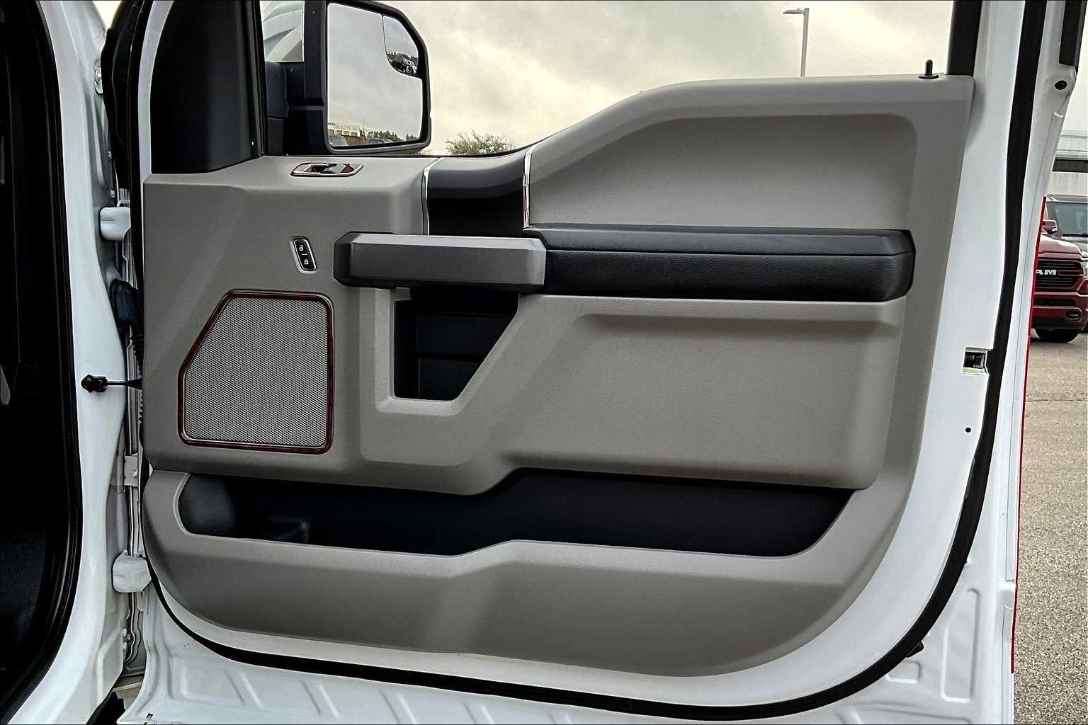 Used 2019 Oxford White Ford XLT image 20