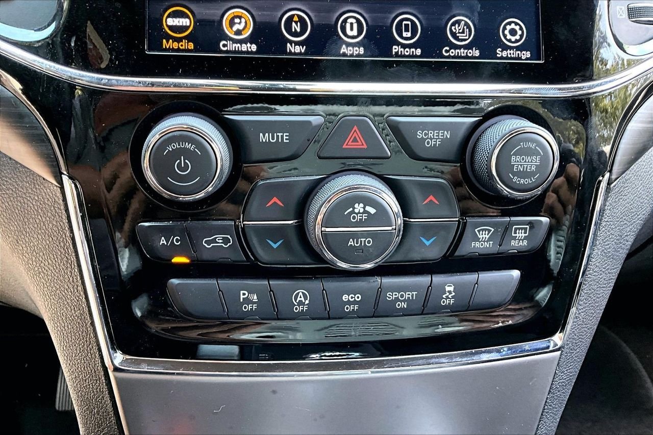 Used 2019 Silver Jeep Altitude image 24