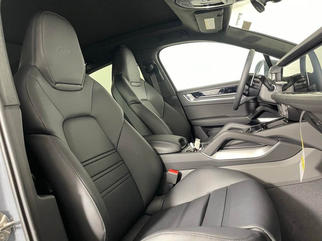 2025 Porsche Cayenne Coup Turbo E-Hybrid - Photo 16