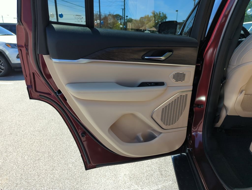 New 2026 Velvet Red Pearl-Coat Exterior Paint Jeep Limited image 29