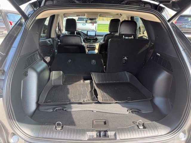 Used 2020 Magnetic Ford Titanium image 31