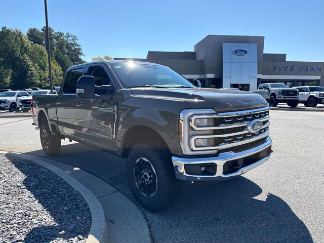 New 2027 Marsh Gray Metallic Ford Lariat image 2