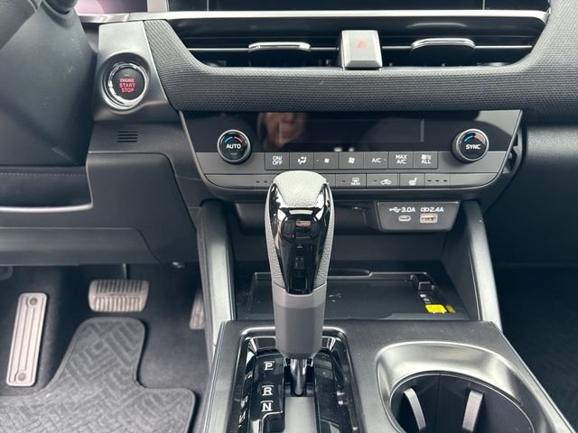 New 2026 CRYSTAL WHITE PEARL Subaru Limited image 11