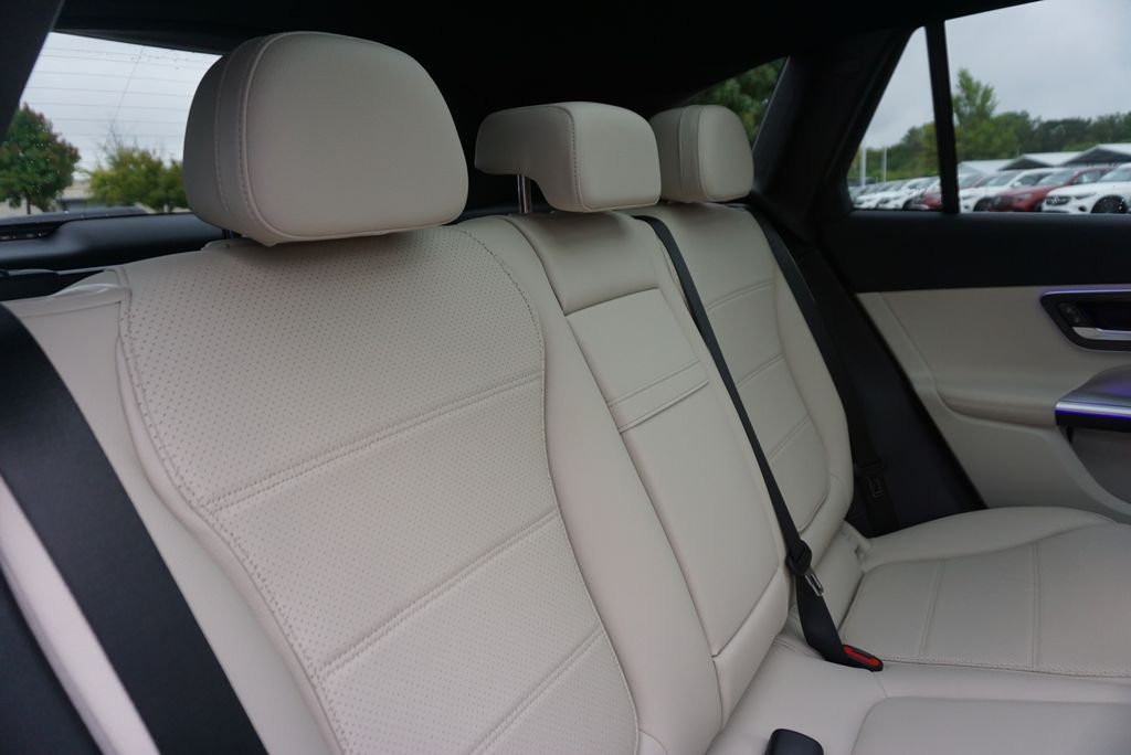 Used 2026 Polar White Mercedes-Benz GLC 300 image 58