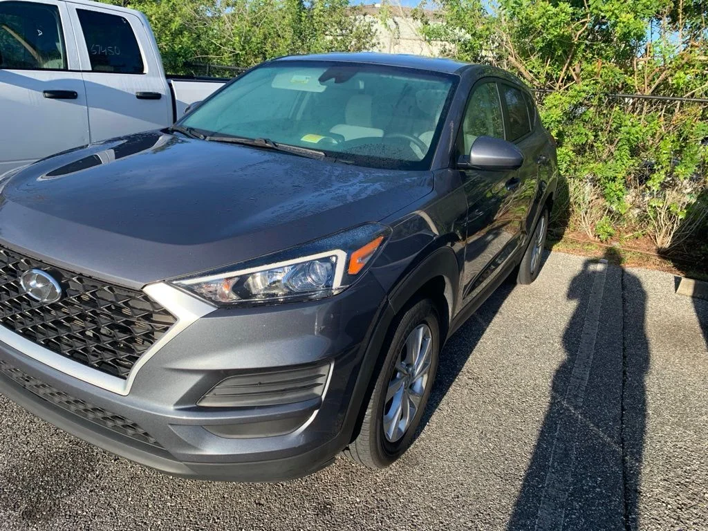 Used 2021  Hyundai SE image 2