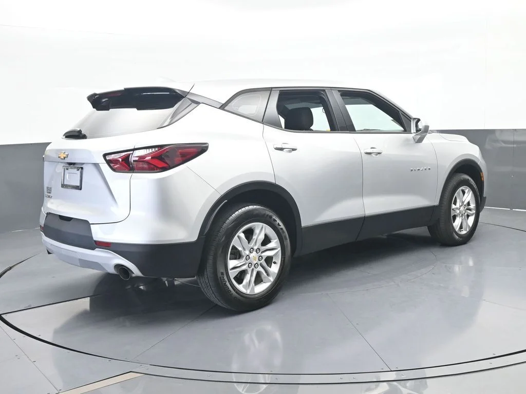 Used 2019 Silver Ice Metallic Chevrolet L image 6