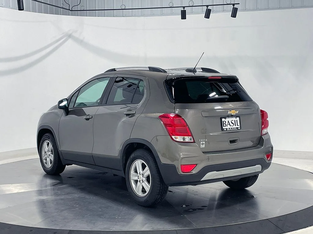 Used 2021 Gray Chevrolet LT image 13