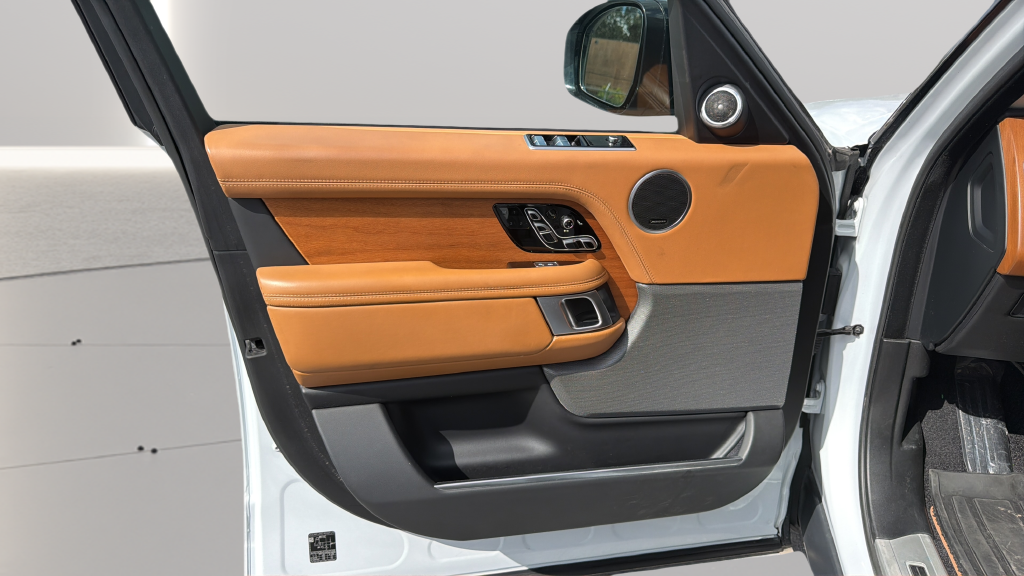 Used 2020  Land Rover Autobiography image 25