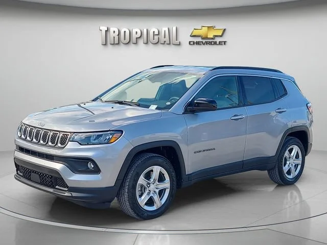 Used 2024 Silver Jeep Latitude image 1