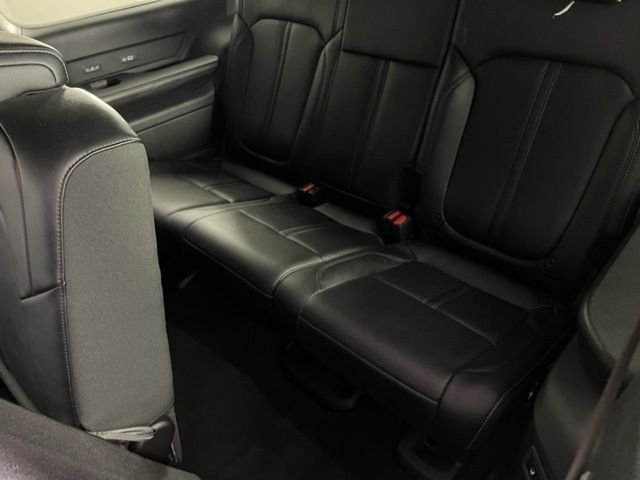 2023 Jeep Wagoneer L Series III - Photo 18